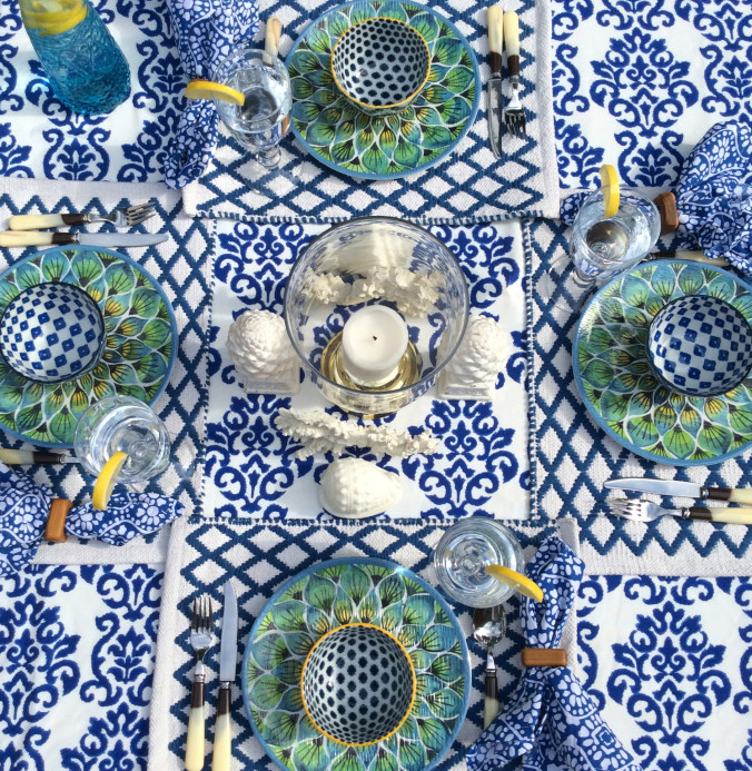 blue-and-white-tablescape-outdoor-entertaining