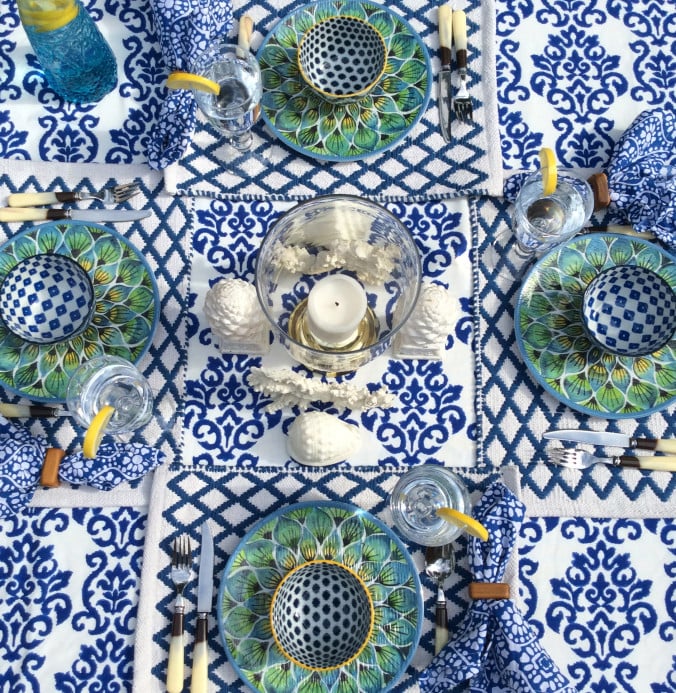 blue-and-white-tablescape-outdoor-entertaining