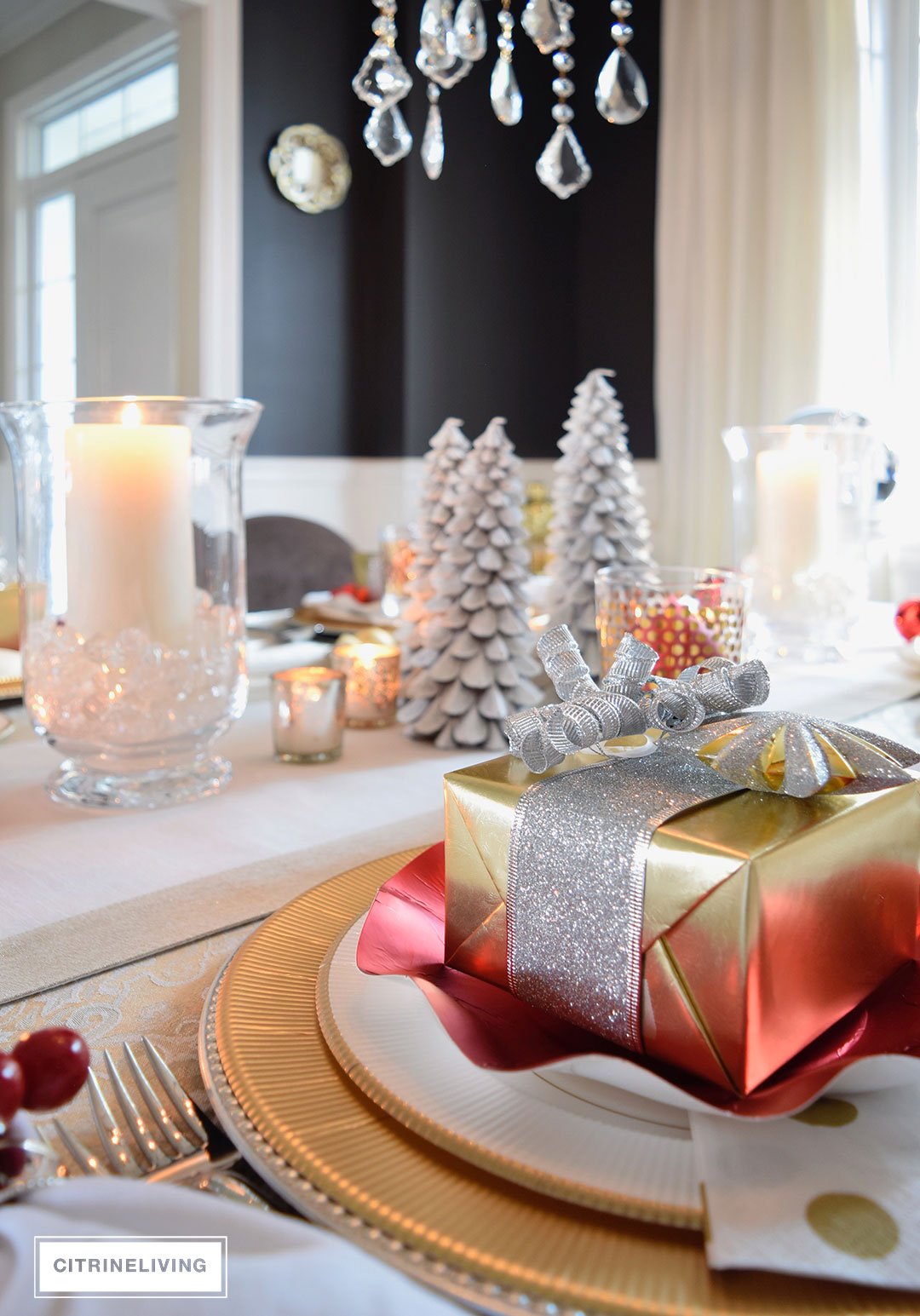 christmas-tablescape-red-white-gold