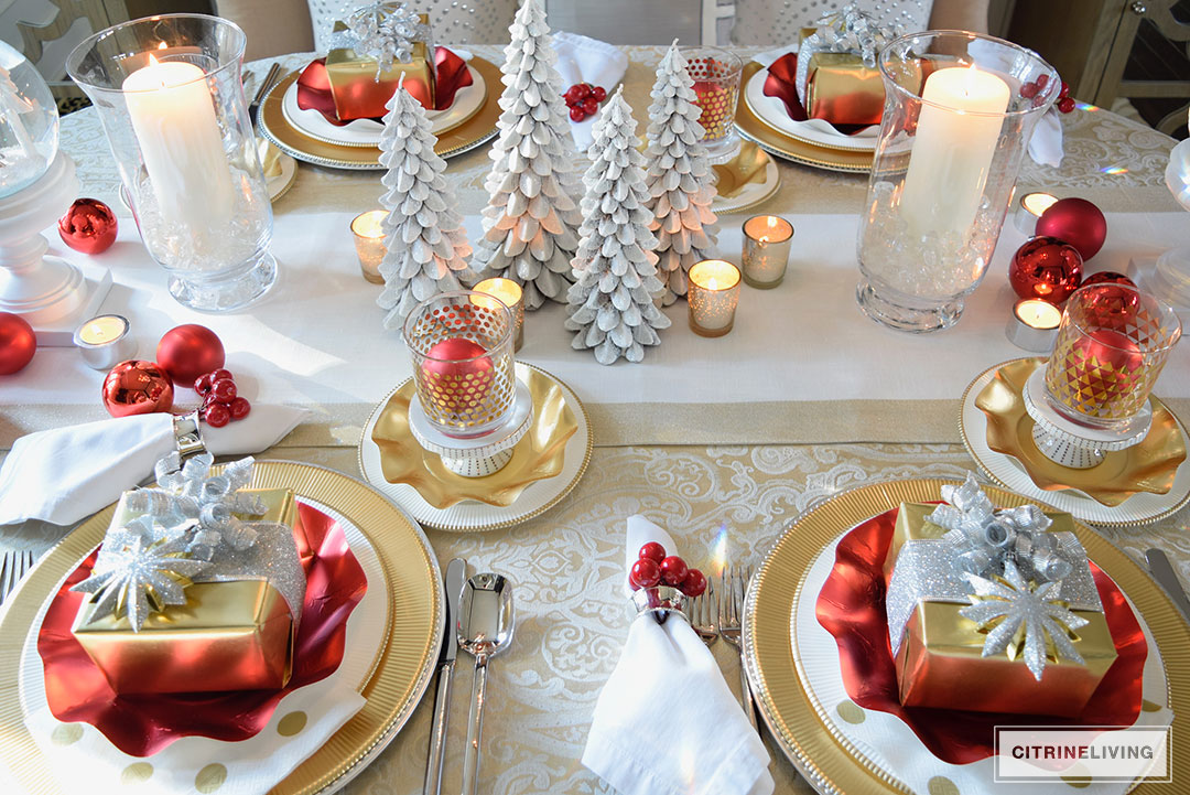 RED, WHITE AND GOLD HOLIDAY TABLESCAPE WITH A TWIST