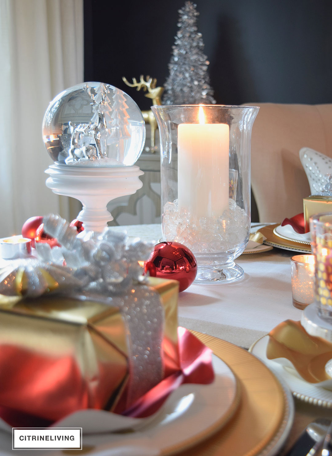 White and Gold Table Decorations