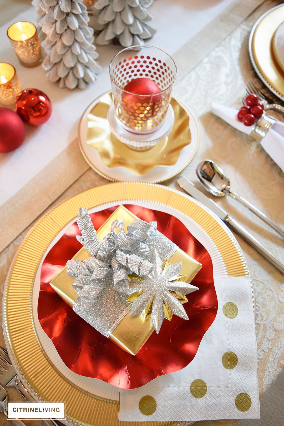 red-gold-white-tablescape-christmas