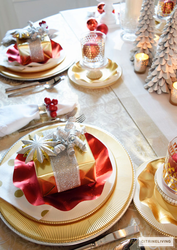 RED, WHITE AND GOLD HOLIDAY TABLESCAPE WITH A TWIST