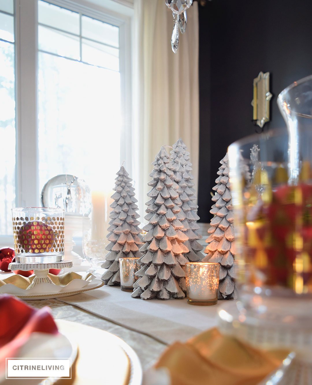 RED, WHITE AND GOLD HOLIDAY TABLESCAPE WITH A TWIST