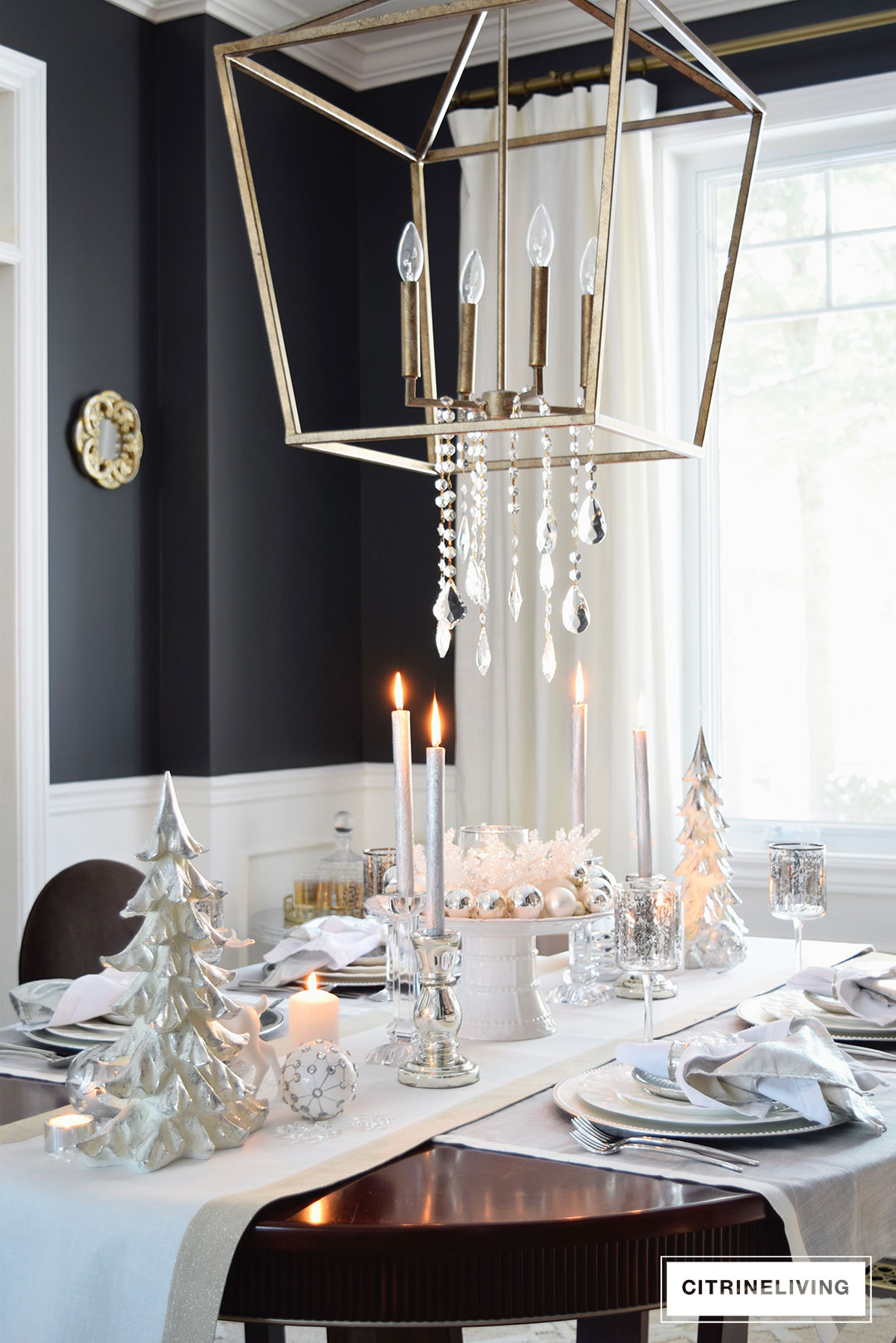 chandelier-lantern-crystal-christmas-tablescape-holiday