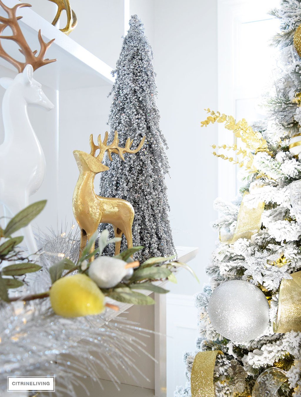 Christmas Home Tour - Gorgeous mixed metallics create a perfectly chic Holiday theme