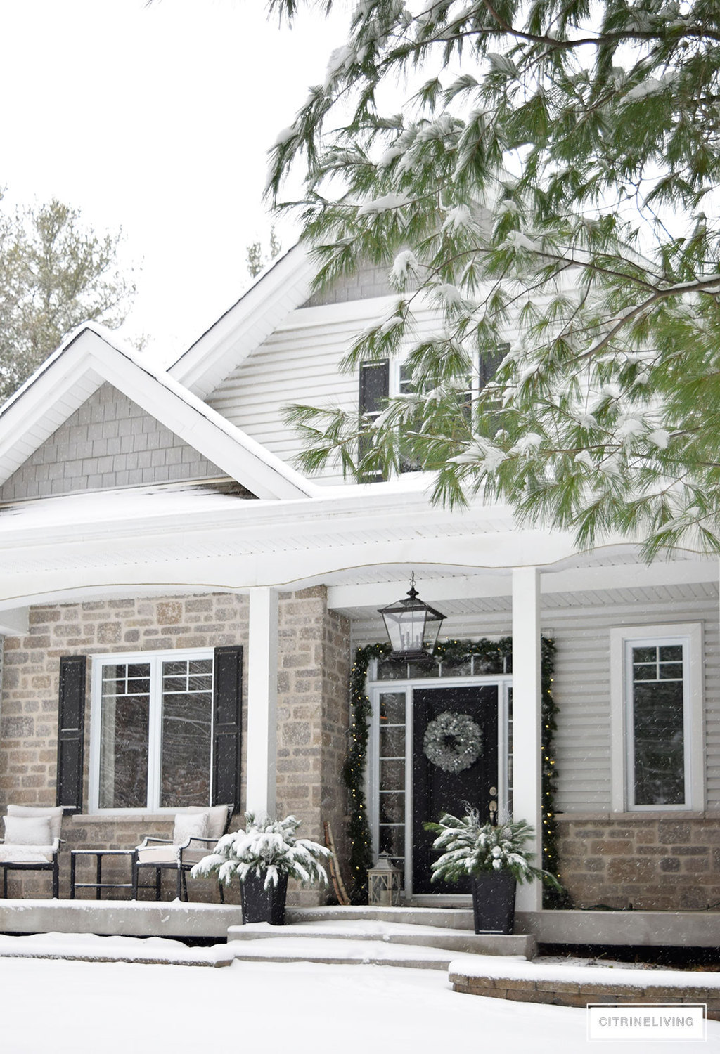 Christmas Home Tour - outdoor Christmas decor with a classic look