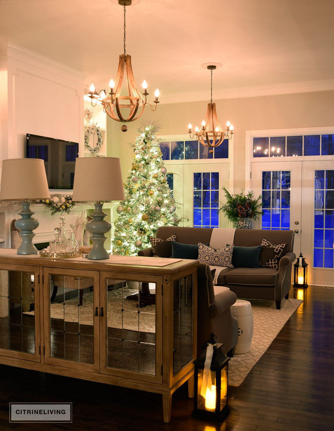 living-room-christmas-tree-night