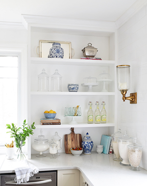 HOW TO STYLE OPEN KITCHEN SHELVES