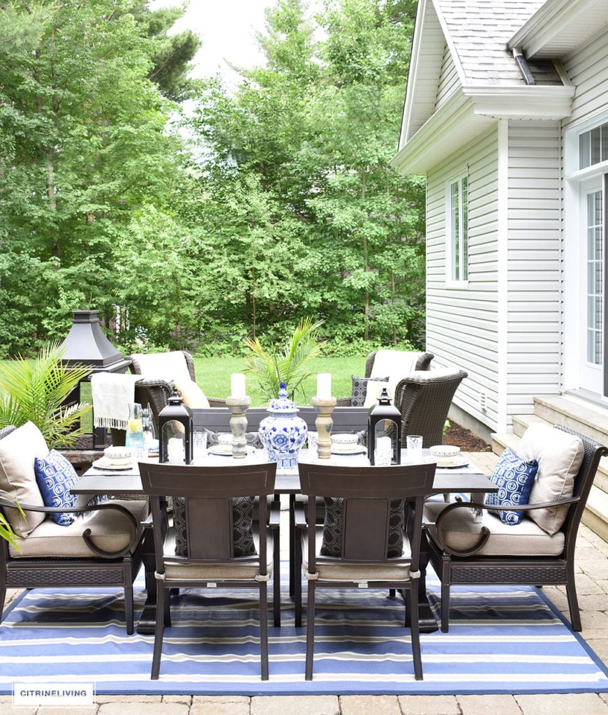 This gorgeous, outdoor oasis is perfect for entertaining! Lounge, dine and have great conversation with family and friends in this beautiful backyard!