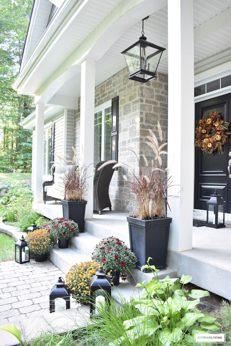 FALL DECORATING : AN ELEGANT AND SIMPLE FRONT PORCH