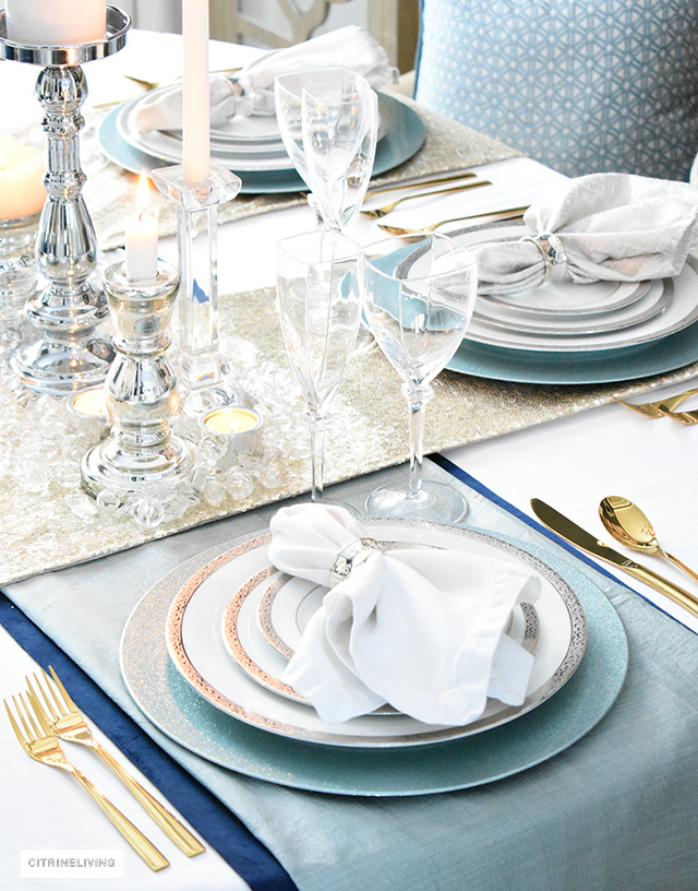 SIMPLE AND ELEGANT NEW YEAR’S TABLESCAPE WITH GOLD, SILVER AND BLUE