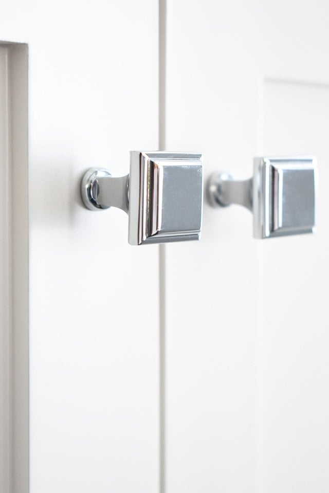 A classic white bathroom vanity with a marble top is the perfect addition to a small bath. Update and bathroom with this versatile piece for a clean and crisp look in your bathroom! Beautiful chrome square pulls adds an elegant and sophisticated touch.