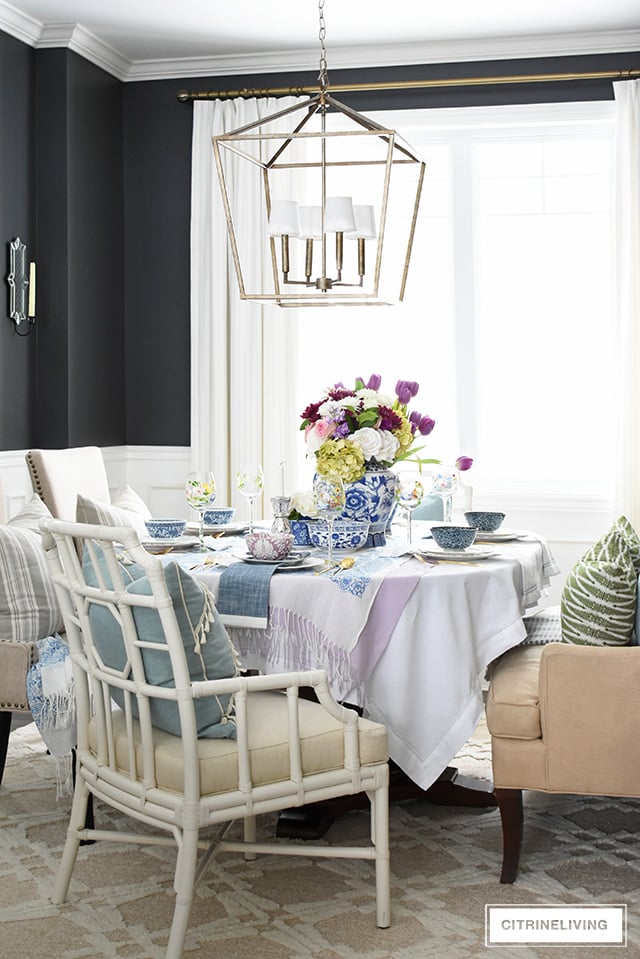 Create an elegant and beautiful Easter tablescape with classic blue and white chinoiserie mixed with sophisticated lavender for an fresh and vibrant look!