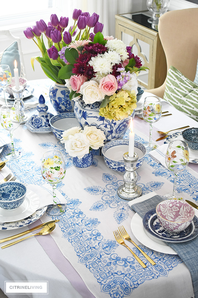 Create an elegant and beautiful Easter tablescape with classic blue and white chinoiserie mixed with sophisticated lavender for an fresh and vibrant look!