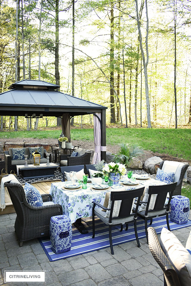 Gorgeous blue, white, and green elegant summer tablescape with a laid back look that's sophisticated and chic! See how to pull this look together for your summer entertaining.