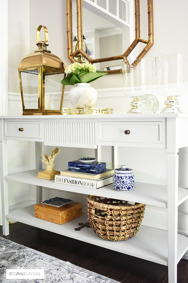 Use these simple summer decorating ideas to create a casual and elegant look in your entryway this season - just a few quick changes and you'll have the perfect summer look.