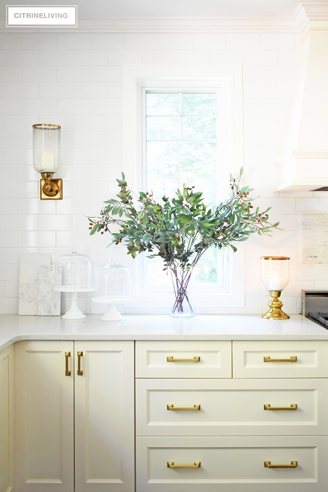 FALL KITCHEN DECORATING: WARM METALS + PARED-BACK STYLE