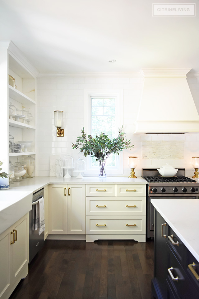 Fall kitchen decorating that is simple yet beautiful - warm metals, simple greenery and a just a few accessories for gorgeous pared-back style.