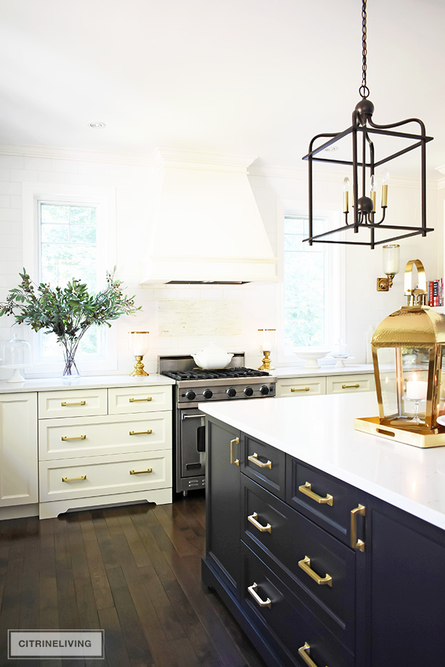 Fall kitchen decorating that is simple yet beautiful - warm metals, simple greenery and a just a few accessories for gorgeous pared-back style.