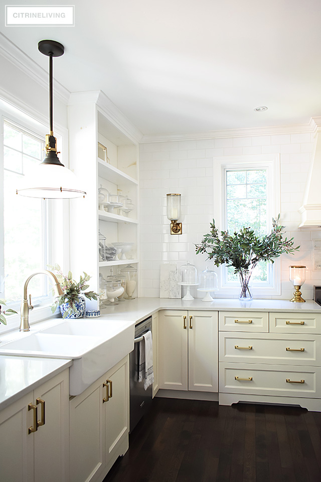 Fall kitchen decorating that is simple yet beautiful - warm metals, simple greenery and a just a few accessories for gorgeous pared-back style.