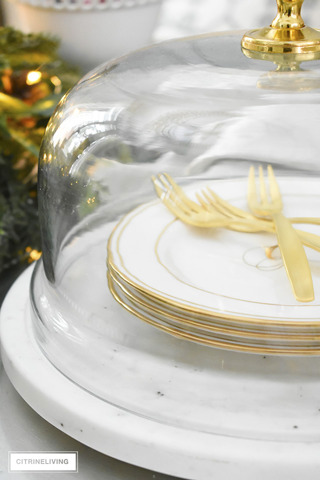 Hostess party prep can be easy with these 7 fabulous essentials for effortless holiday entertaining - bring your hoiday party game to another level!