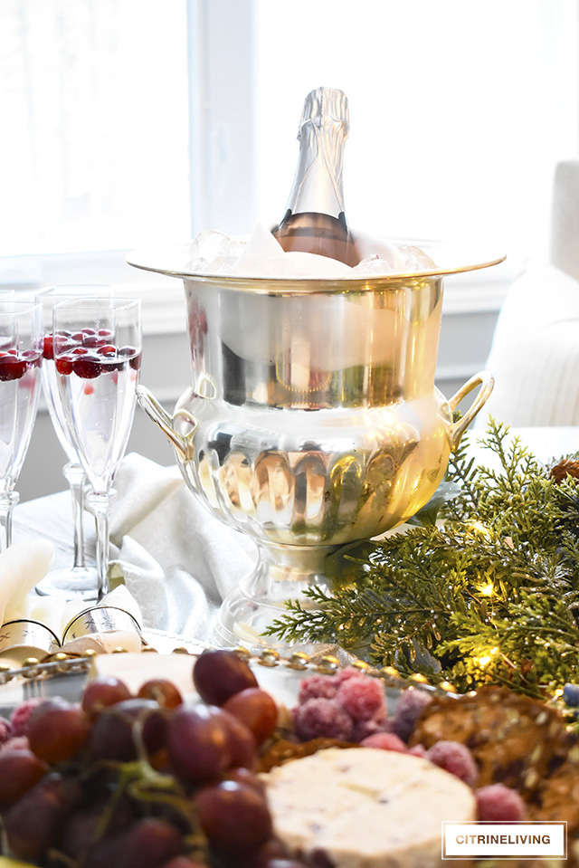 Hostess party prep can be easy with these 7 fabulous essentials for effortless holiday entertaining - bring your hoiday party game to another level!