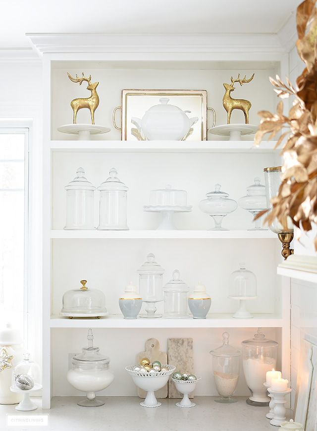 Elegant Christmas kitchen shelf styling ideas.