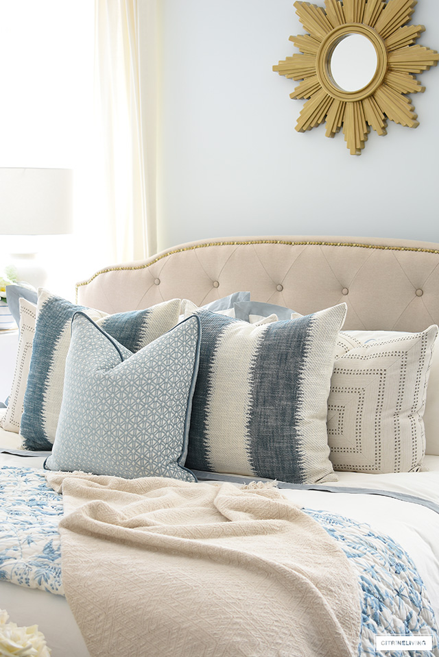 https://citrineliving.com/wp-content/uploads/2020/04/how-to-style-a-bed-with-pillows-eclectic-mix-2.jpg