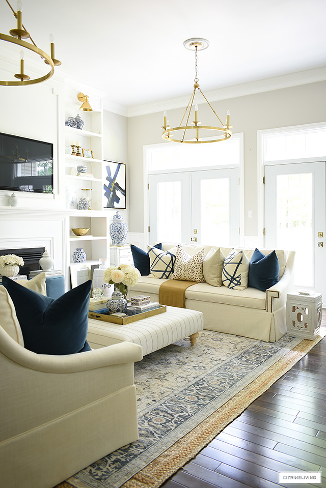 Gorgeous fall decorating with rich, warm colors, blue and white chinoiserie accents annd gold lighting and accessories.