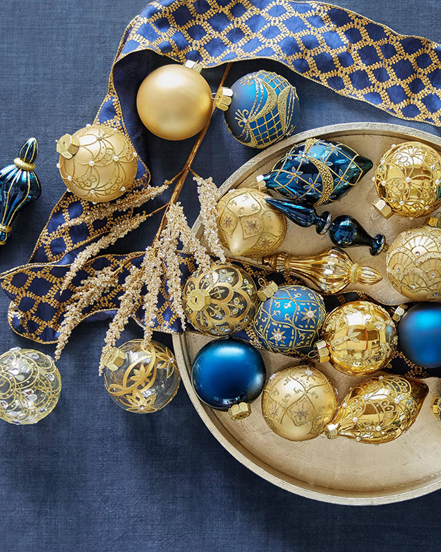 GOLD, BLUE AND WHITE CHRISTMAS DECOR