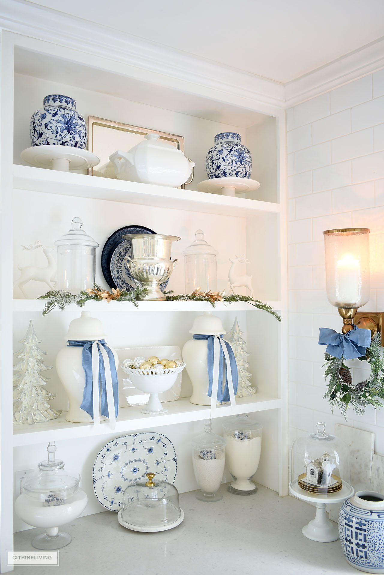 CHRISTMAS KITCHEN DECOR IN BLUE AND GOLD