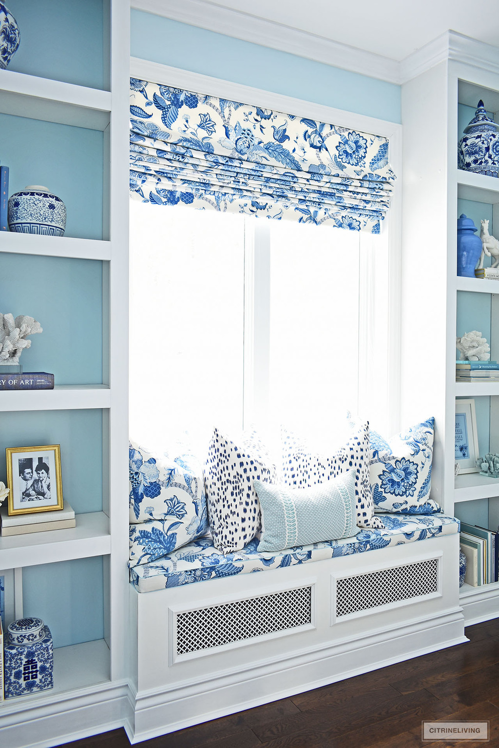 READING NOOK IN ELEGANT HOME OFFICE IN BLUE + WHITE CHINOISERIE