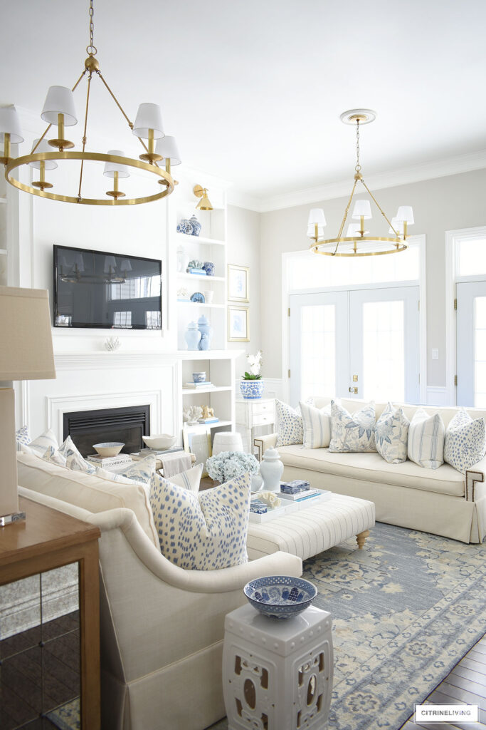 LIVING ROOM SPRING DECOR IN BLUE + WHITE | CITRINELIVING