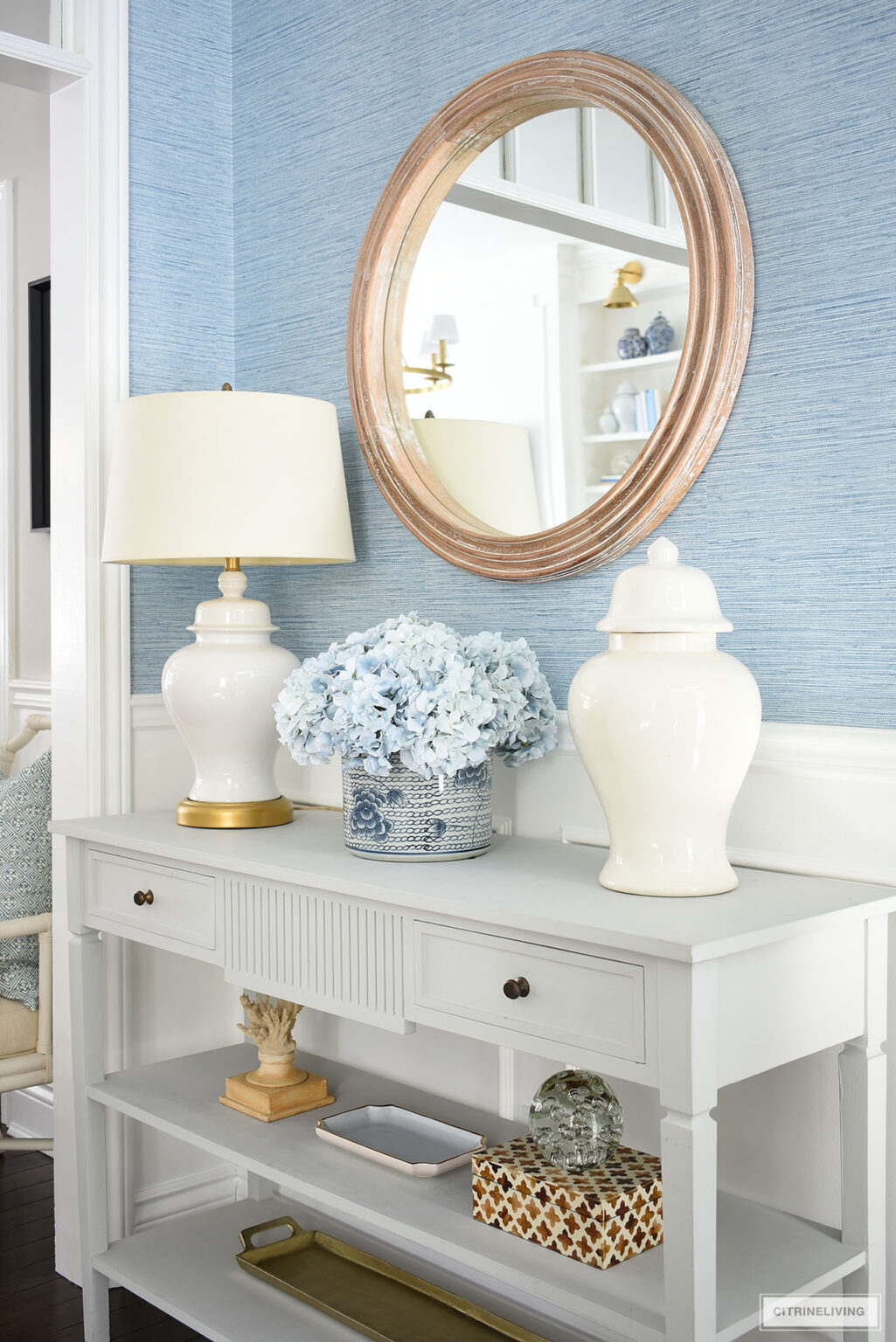 BEAUTIFUL & SIMPLE ENTRYWAY SPRING DECOR - CITRINELIVING