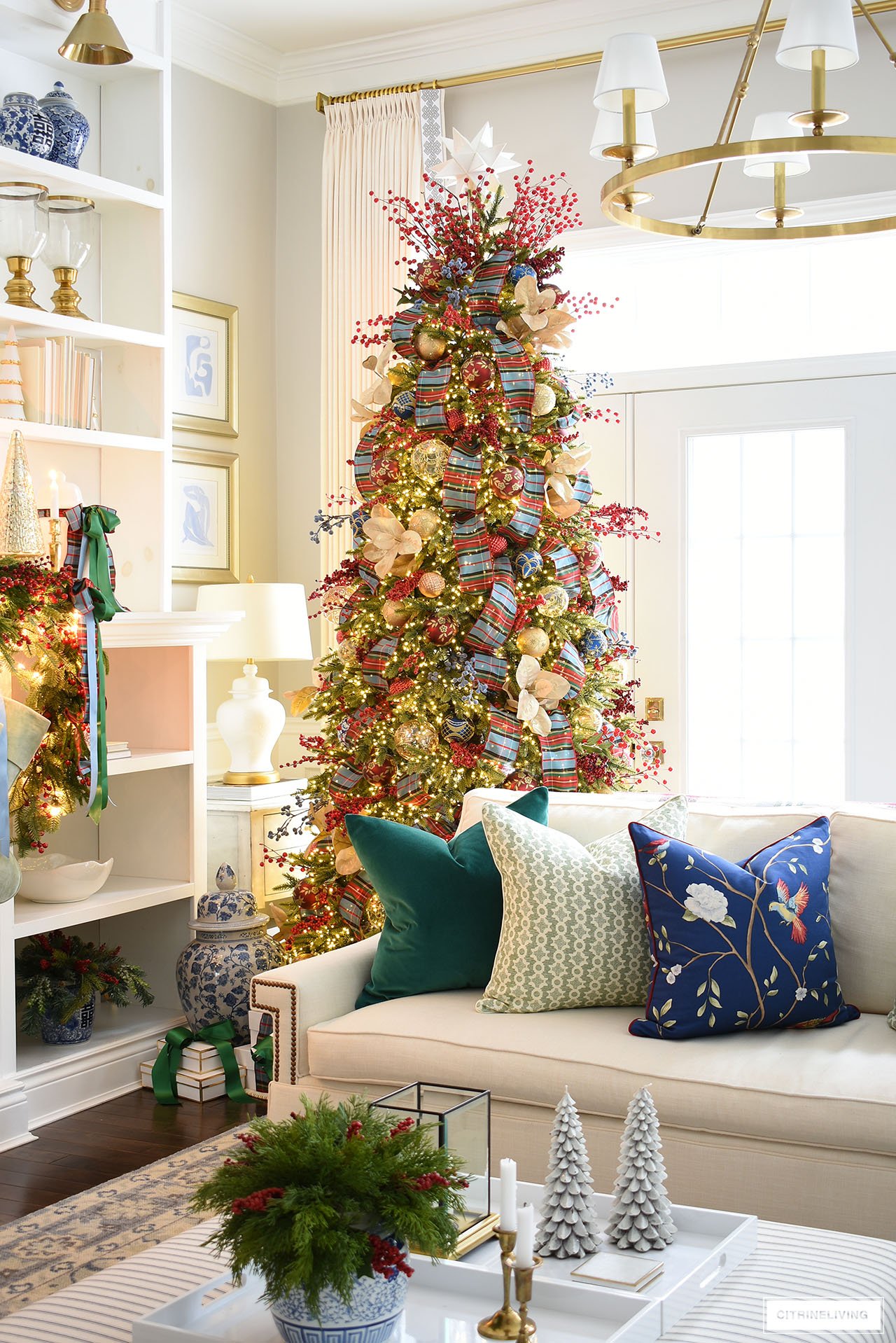 GORGEOUS BLUE AND GOLD CHRISTMAS LIVING ROOM - CITRINELIVING