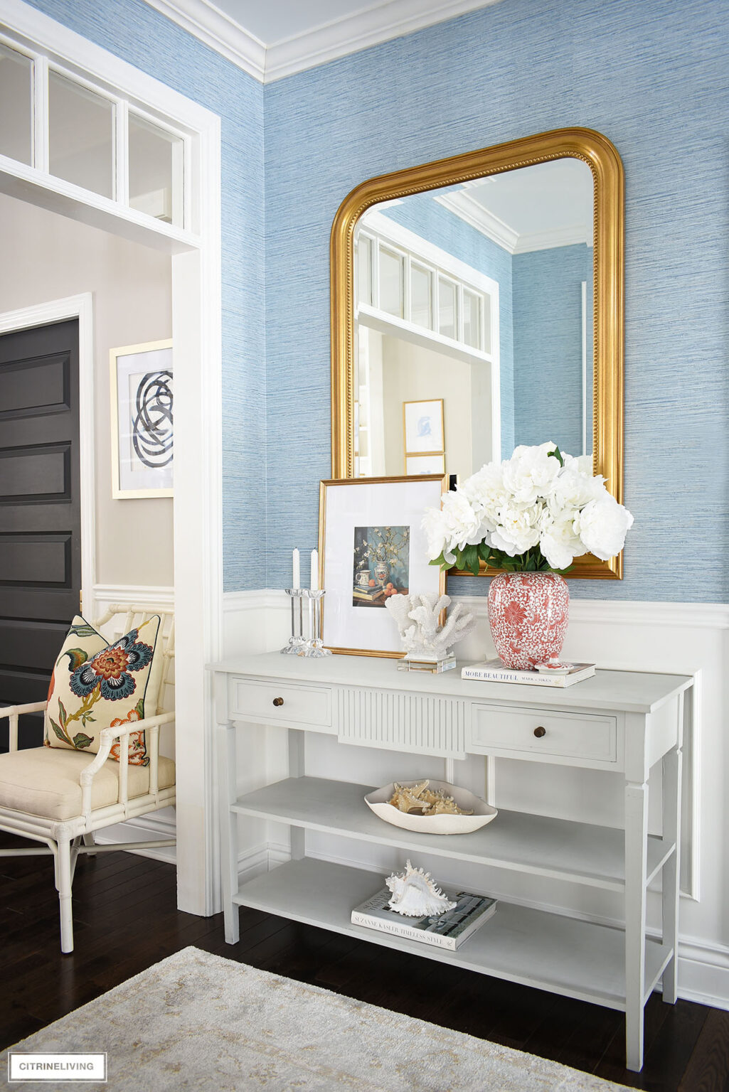 COLORFUL ENTRYWAY DECORATED FOR SPRING - CITRINELIVING