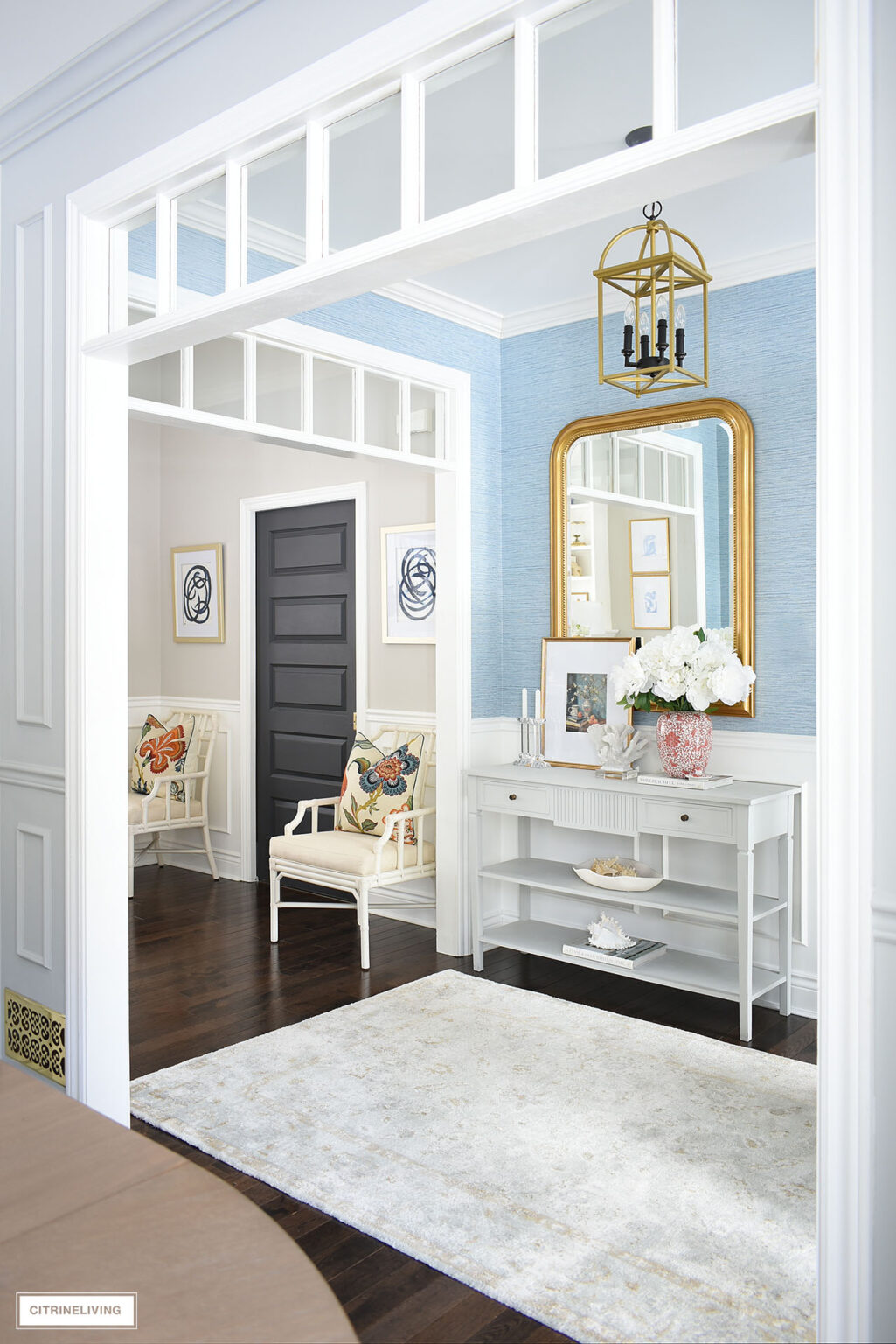 COLORFUL ENTRYWAY DECORATED FOR SPRING - CITRINELIVING