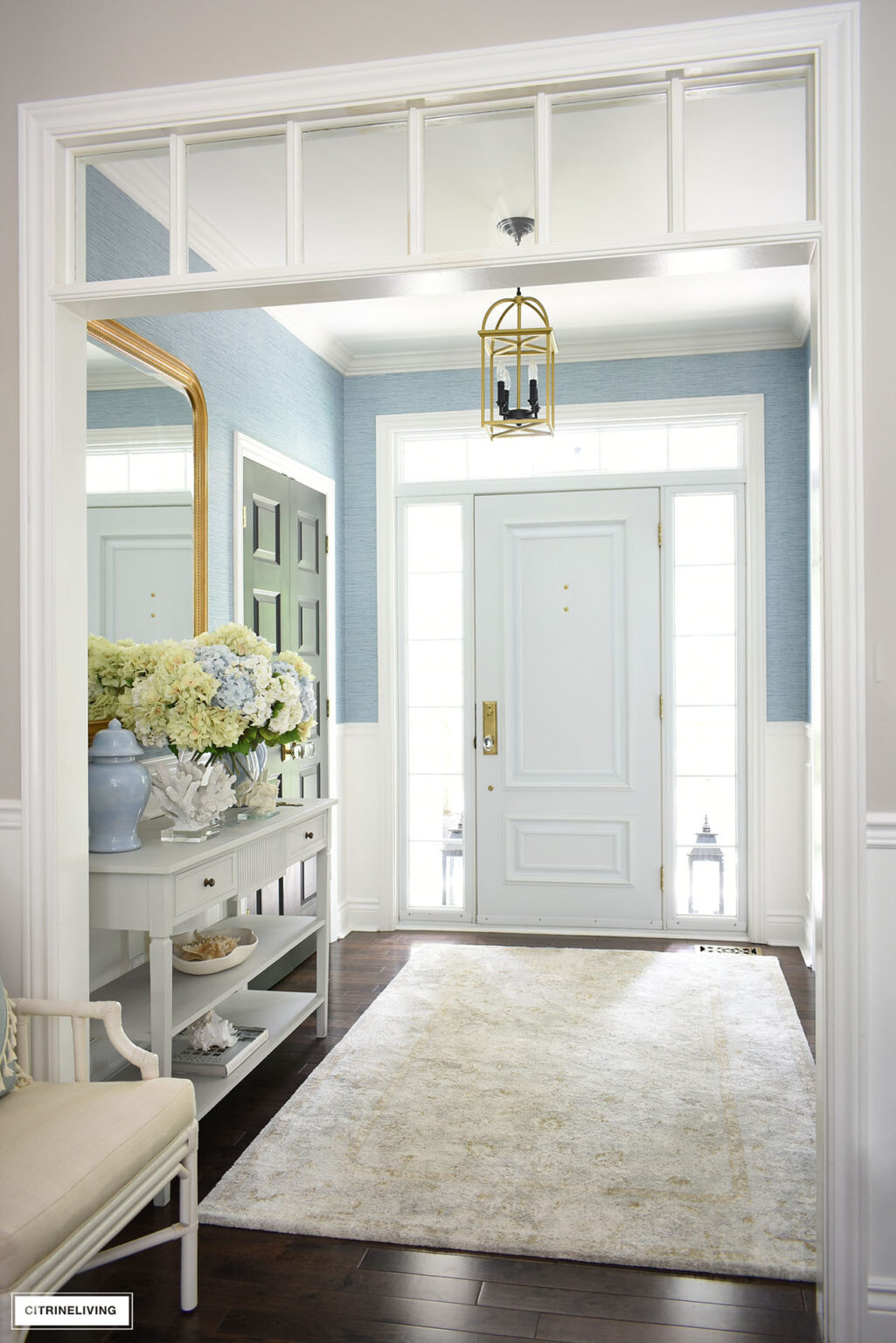 SIMPLE, CHIC SUMMER ENTRYWAY DECOR - CITRINELIVING