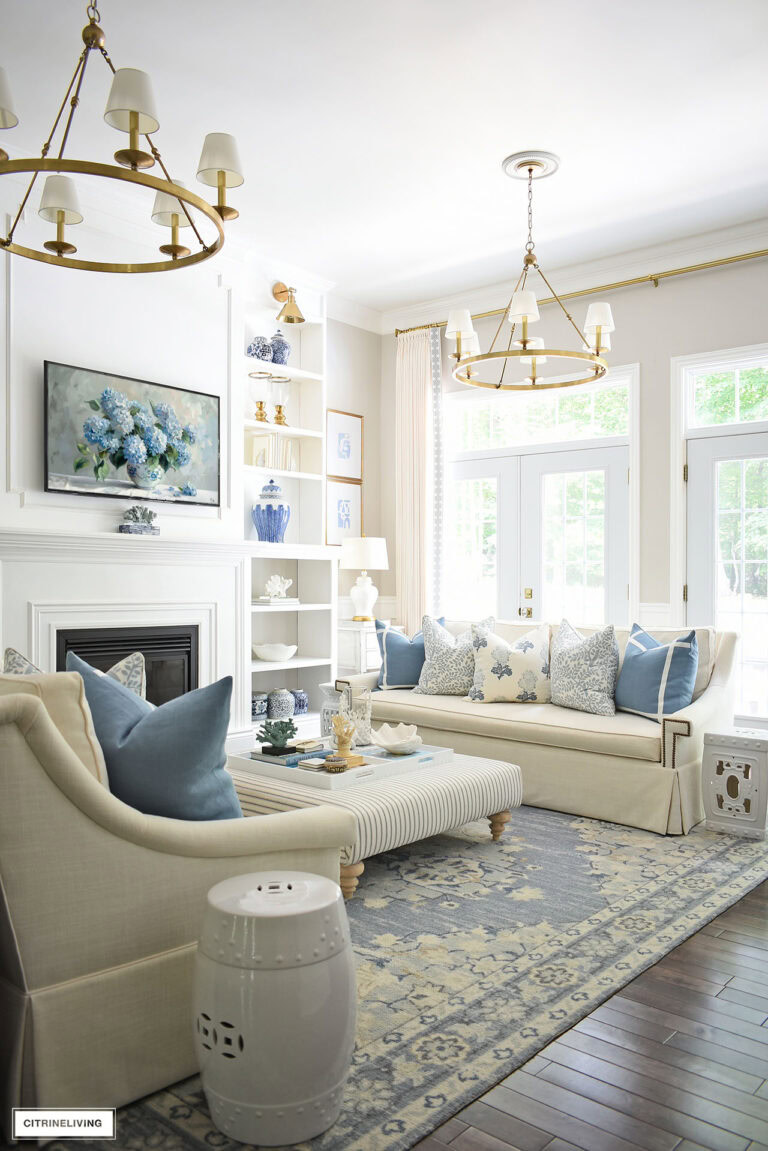 SIMPLE, CHIC SUMMER LIVING ROOM IN CLASSIC BLUE & WHITE