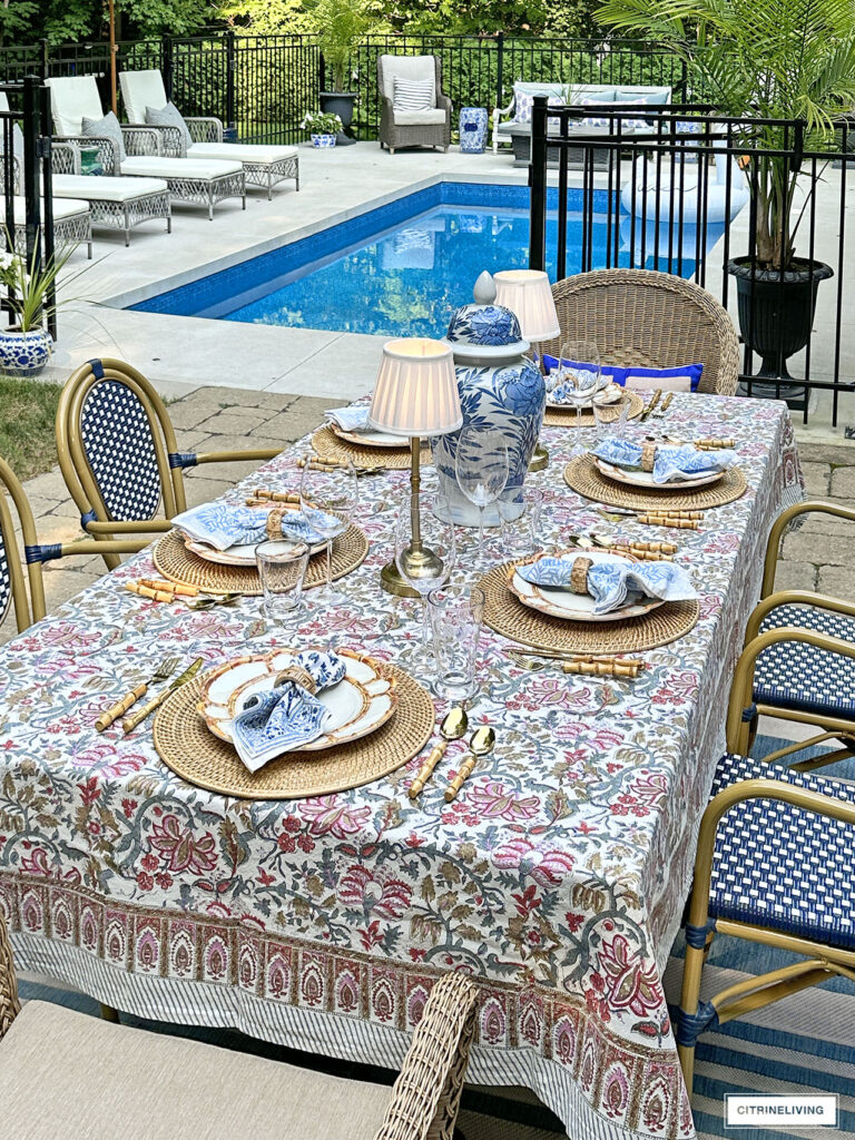 SIMPLE, CHIC OUTDOOR TABLESCAPE WITH GORGEOUS, LAYERED BLOCK PRINTS