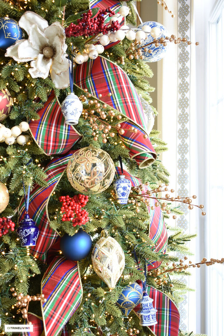 TRADITIONAL CHRISTMAS TREE | CITRINELIVING