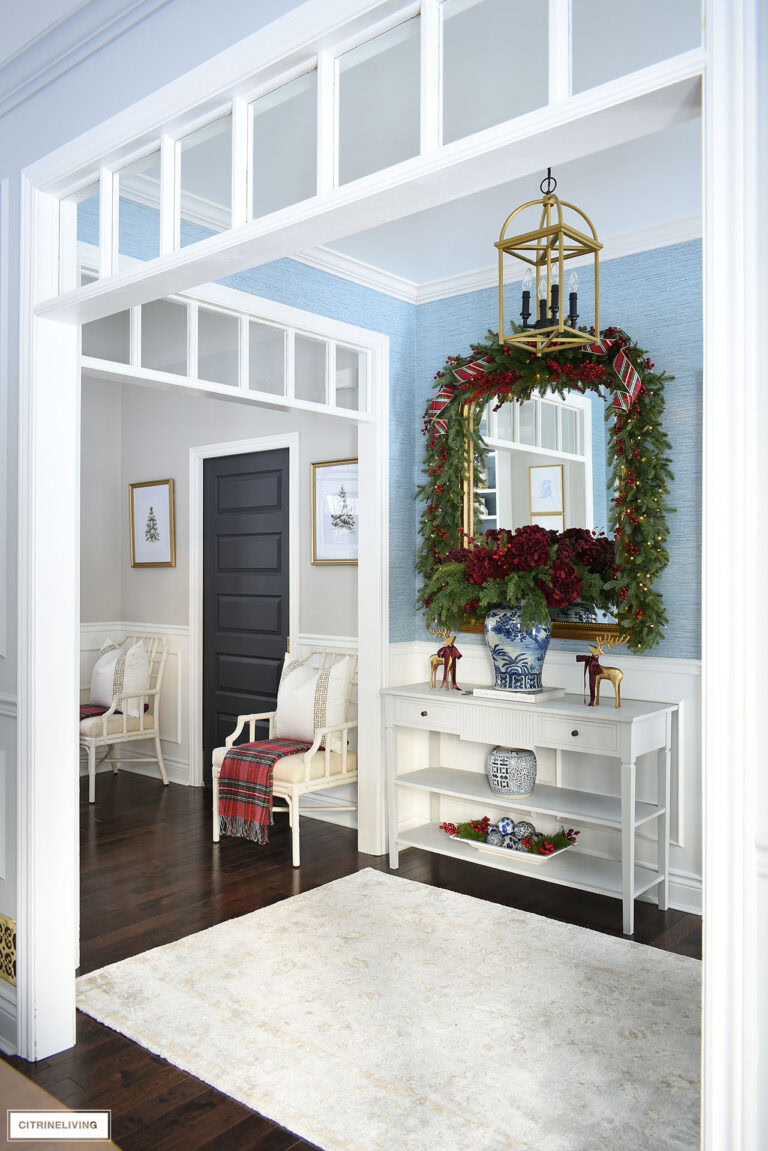 TRADITIONAL CHRISTMAS ENTRYWAY | CITRINELIVING