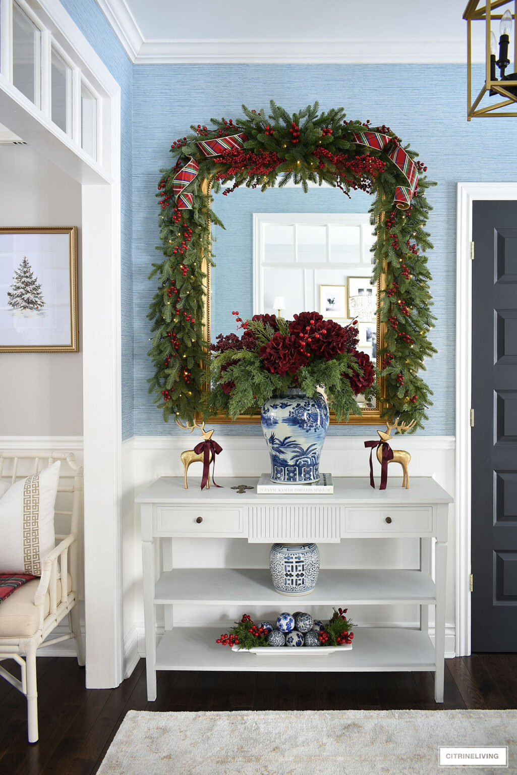 TRADITIONAL CHRISTMAS ENTRYWAY | CITRINELIVING