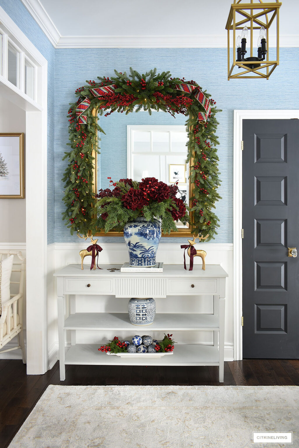 TRADITIONAL CHRISTMAS ENTRYWAY | CITRINELIVING