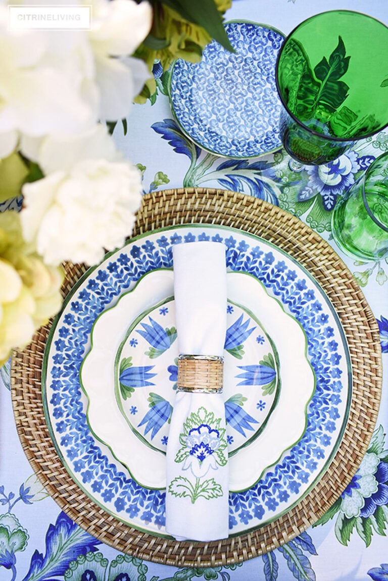 FRESH HYDRANGEAS, INTERIOR DESIGNER SECRETS, SHELF STYLING 101, AN OUTDOOR TABLESCAPE & A HISTORIC HOUSE TOUR