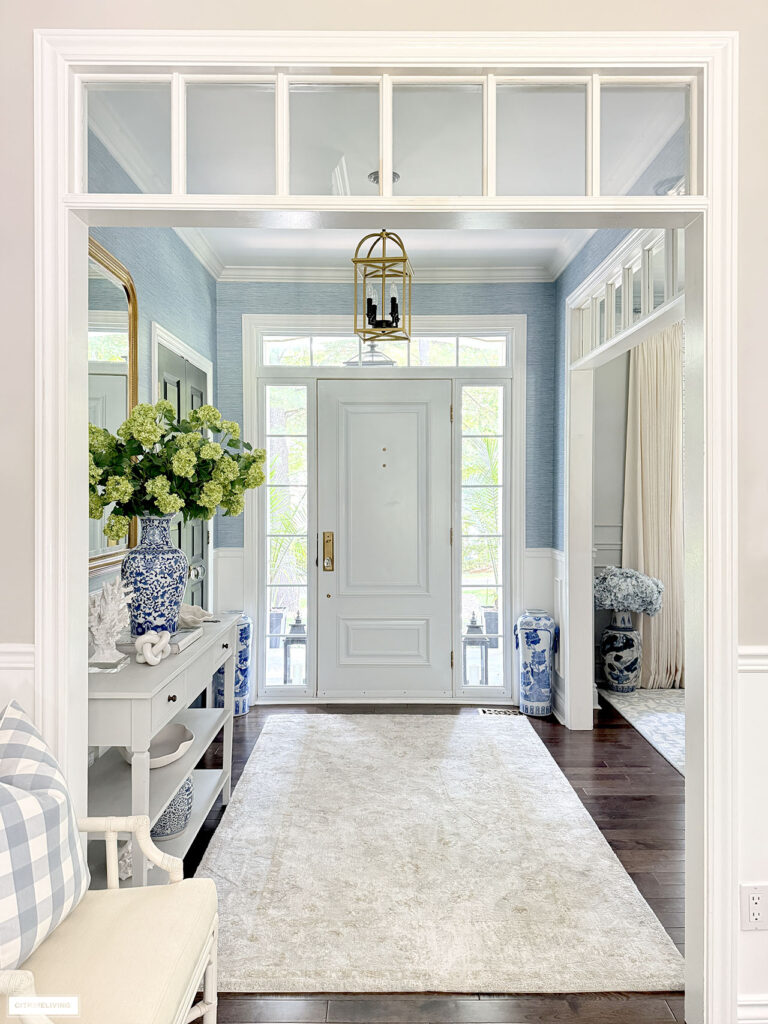 CHIC SUMMER ENTRYWAY DECOR WITH GREEN HYDRANGEAS, BLUE AND WHITE TOUCHES, AND COASTAL ACCENTS