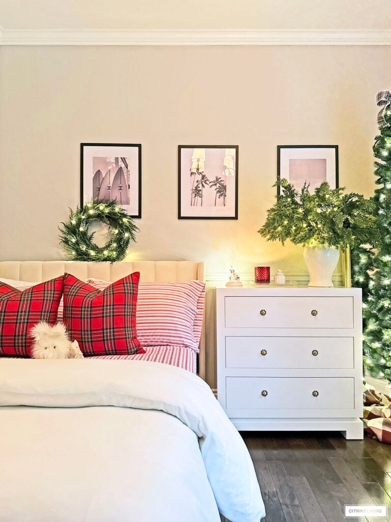 A FIRST PEEK AT CHRISTMAS IN OUR DAUGHTER’S BEDROOM: NOSTALGIA MEETS HOTEL CHIC!