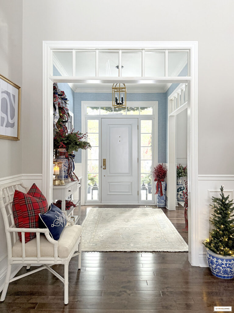 OUR CLASSIC CHRISTMAS ENTRYWAY - CITRINELIVING