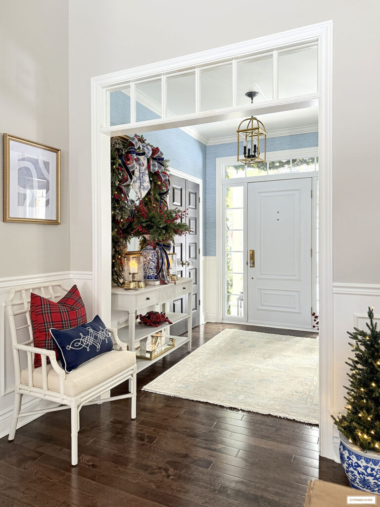 OUR CLASSIC CHRISTMAS ENTRYWAY - CITRINELIVING